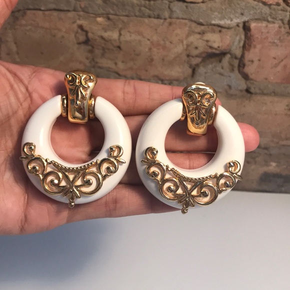 VINTAGE Statement Gold & cream royal earrings - Picture 1 of 2